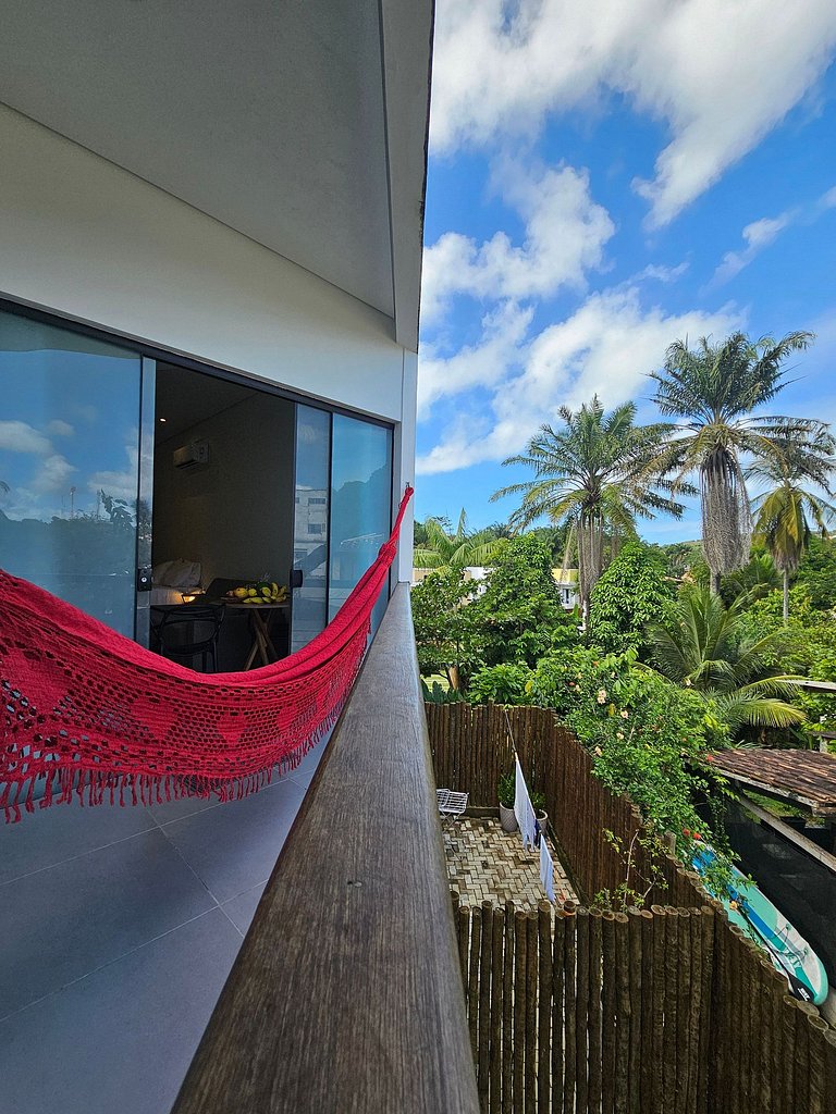 Bright studio apartment just steps from the beach