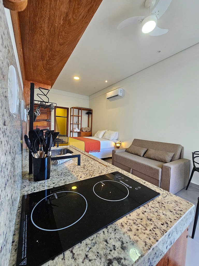 Bright studio apartment just steps from the beach