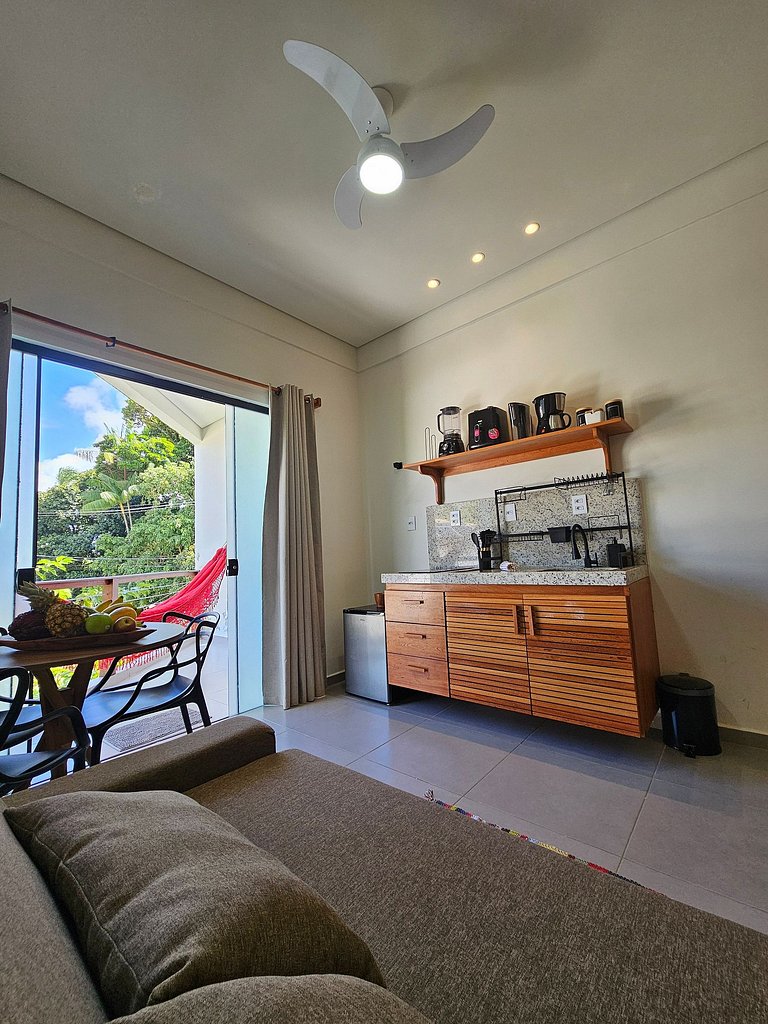 Bright studio apartment just steps from the beach